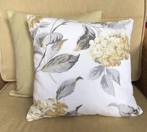 Laura Ashley 16x16in Cushion Cover in Hydrangea with Camomile Back - Picture 1 of 6