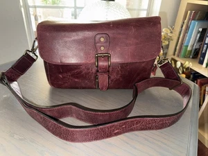MegaGear MG1525 PU rötliches Leder Kamera Messenger Bag Objektive Zubehör gebraucht - Bild 1 von 7