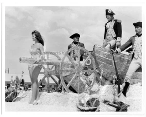1959 Vintage ORIG Photo FORTUNE CLUB CASINO Las Vegas SWIMSUIT SHOWGIRL Parade - Bild 1 von 1