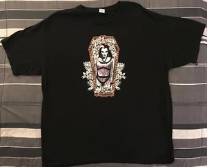 Lily Munster T-shirt The Munsters Lily Munster Coffin Shirt Men's XL Black RARE - Picture 1 of 4
