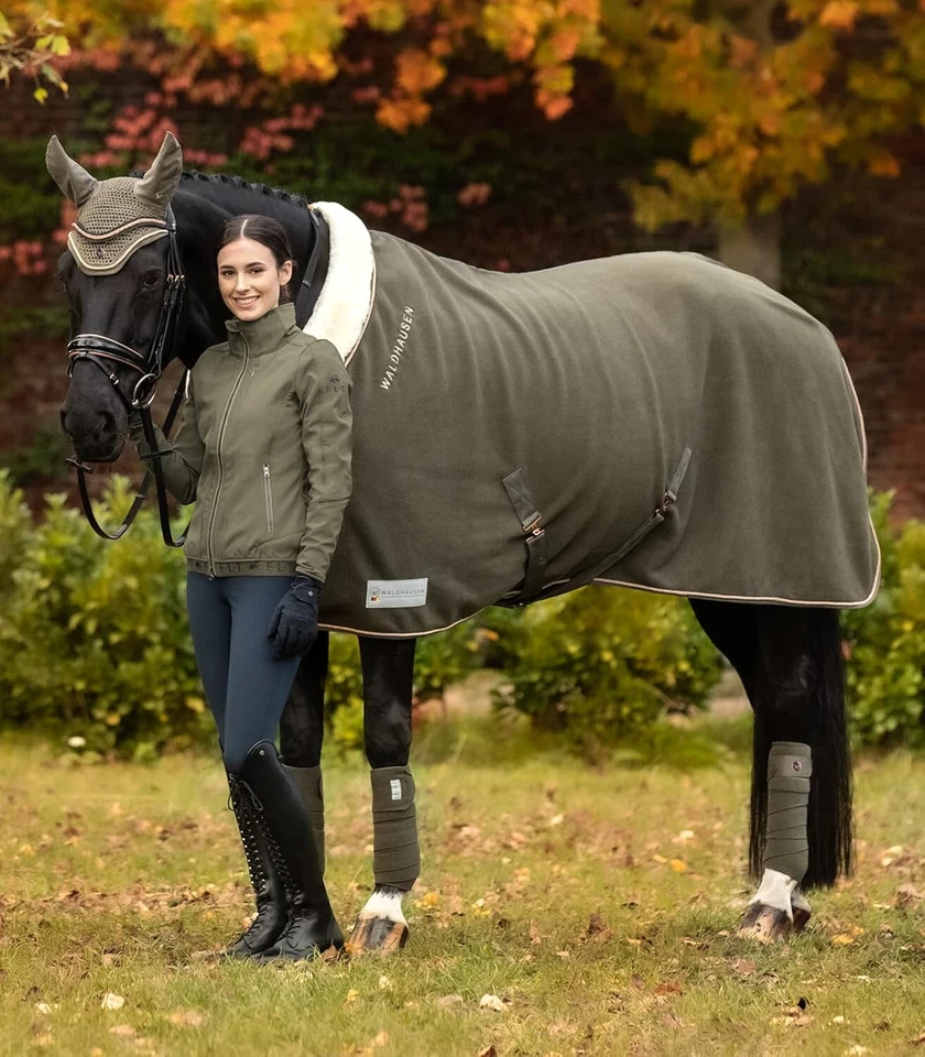 Waldhausen Fleecedecke Modern Rose - Größe: 145cm  Farbe: khaki - Abschwitzdecke - Bild 1 von 1