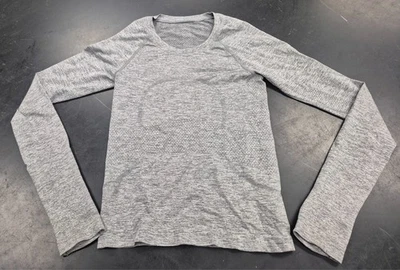 Camisa Lululemon Swiftly Tech manga comprida com furo no polegar cinza comprimento da cintura tamanho 0 - Imagem 1 de 4