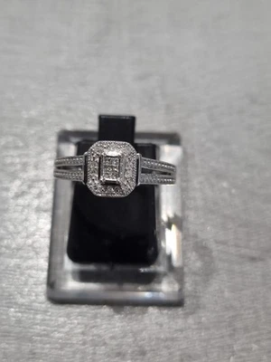 9ct White Gold Diamonds Cluster Engagement Ring Size L - Image 1 of 4