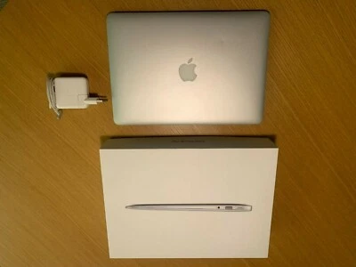 Apple MacBook Air (13 Zoll) Anfang 2015, Core i5 1.6GHz, 4 GB RAM, 256GB SSD - Bild 1 von 4