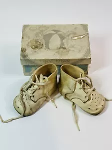 Vintage BABYSCHUHE/BOXED Tiny Titan - Bild 1 von 8