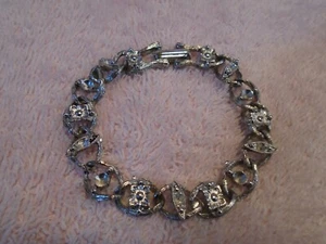 Women's Silver Tone 7 3/4” Flower Bracelet - Picture 1 of 4