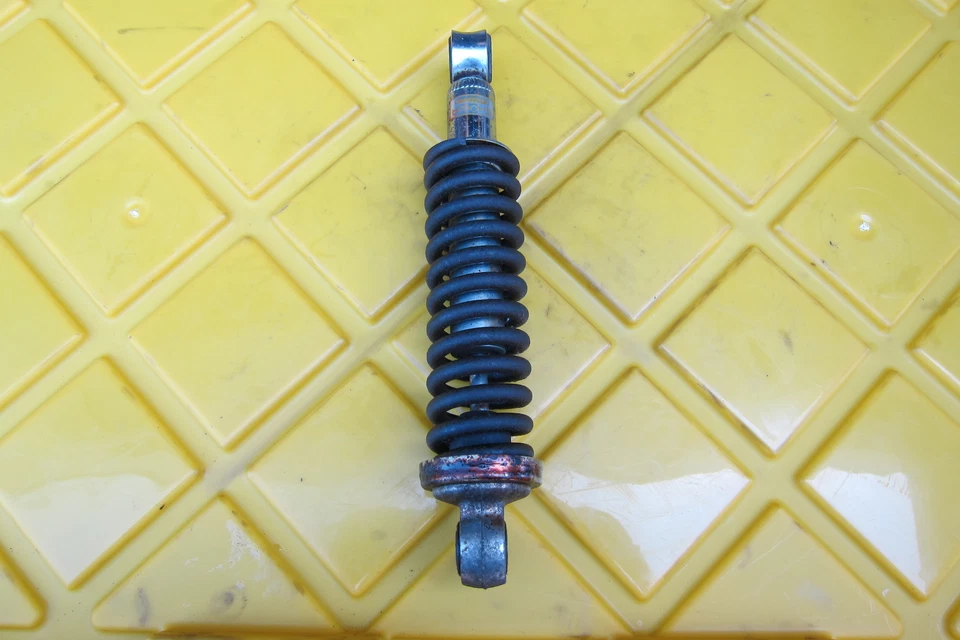 Honda Urban Express 50 Nu50M Deluxe 1983 suspensión amortiguador trasero Foto 1 de 4