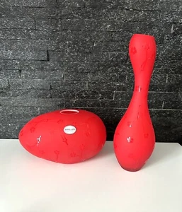 2 x Matching Dartington Innovate Art Glass Vases In Red - Picture 1 of 11