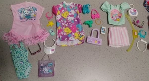 Barbie Hello Kitty Fashion Lot - 3 komplette Sets und extra Kapuzenkleid - Bild 1 von 10