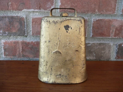 Antigua campana de toro de vaca de hierro forjado remachada plegada Russell & Erwin Mfg. Co. N.Y. Foto 1 de 4