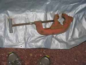 THE RIDGE TOOL CO RIDGID PIPE CUTTER 2 1/2"-4" HEAVY DUTY - Picture 1 of 4