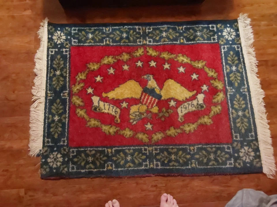 Alfombra De colección Deering Milliken Bicentenario 1776-1976 Águila 2'-10" x 4'-4", Foto 1 de 4