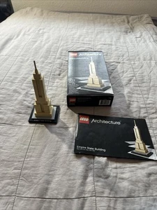 LEGO ARCHITECTURE: Empire State Building (21002) - 100% Complete - Picture 1 of 4