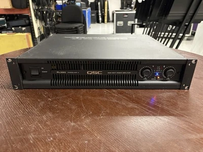 Amplificador profesional de montaje en rack QSC PL-380 Powerlight 3 8000 vatios Foto 1 de 4
