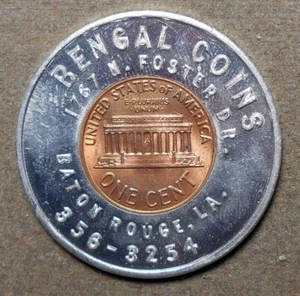 Baton Rouge, La., Bengal Coins, 1767 N. Foster Dr.. Encased 1971D 1c, 35mm, toni - Picture 1 of 2