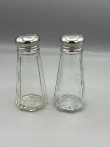 1 Pair Of Clear Gemco Salt And Pepper Shakers With Stainless steel Tops - Picture 1 of 3