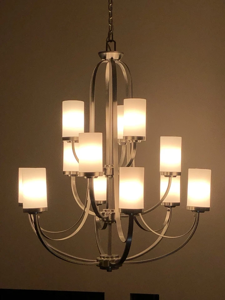 Lámpara de araña Vaxcel Hendrik 12 luces de níquel cepillado Foto 1 de 3