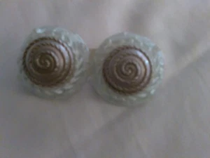 VINTAGE "TWO SIDED BROOCHE POWDER BLUE BROOCH. GREAT CONDITION! - Picture 1 of 4
