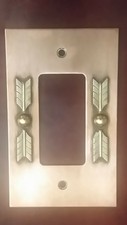 SOUTHWESTERN "BRASS" ARROW+ FEATHERS ARTISTIC LIGHT SWITCH PLATE (SINGLE)