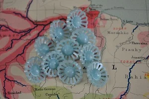 VINTAGE 1940s set of 10 medium light blue flower buttons plastic celluloid 16mm - Picture 1 of 4