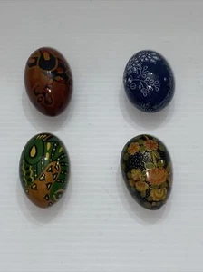 Lote de 4 huevos de madera vintage coloridos decorativos pintados a mano - Imagen 1 de 21