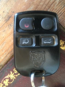 1997 - 2002 JAGUAR XJ8 X308 4 BUTTON REMOTE KEY FOB LJE2610BB - Picture 1 of 2