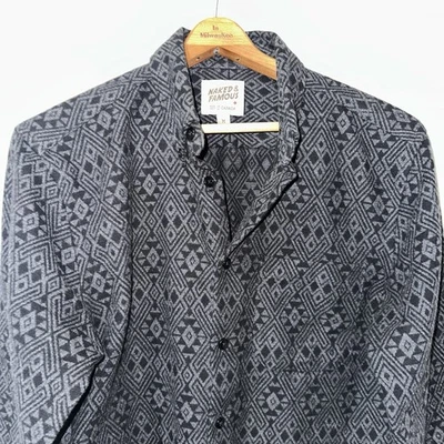 Franela tribal rota negra gris manga larga desnuda y famosa talla mediana Foto 1 de 4