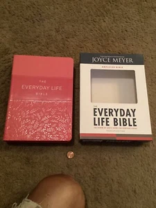 Vtg Joyce Meyer The Everyday Life Bible Fashion Edition Pink Silver Edged 2018 - Picture 1 of 9