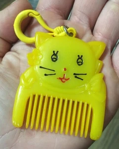 Vintage 80er Jahre große gelbe Katze Kamm Clip auf Charm für Kunststoff Halskette Charms 1980er - Bild 1 von 2
