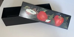 Vintage handbemalte signierte rechteckige Schmuckschatulle aus Metall längliche Äpfel 13,25 Zoll lang - Bild 1 von 17