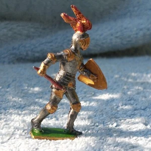 Rare vintage painted metal 1/32 foot Knight toy soldier, Doran style - Picture 1 of 9