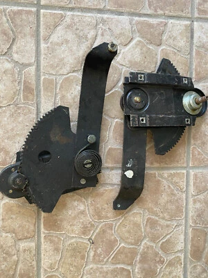 Both 1965 1966 1967 1968  Ford Galaxie 2 Door Quarter 1/4 Window Regulators Foto 1 de 3