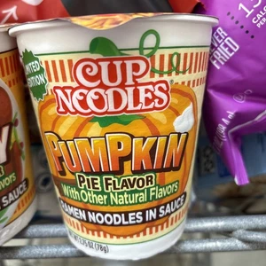 Nuova Edizione Limitata Nissin Instant Cup Noodles Zucca Torta Gusto Ramen - Foto 1 di 2