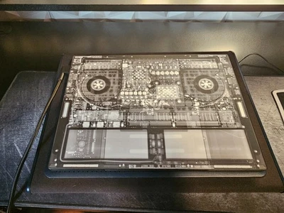 Razer Blade 14 240Hz QHD+ 4.0GHz Ryzen 9 7940HS 16GB 1TB SSD RTX 4070 Foto 1 de 3