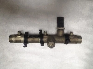 2005 VW TOUAREG FUEL RAIL + PRESSURE SENSOR 059130089 D 3.0tdi DIESEL AUDI A8 A6 - Picture 1 of 3
