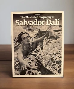 Illustrated Biography of SALVADOR DALÍ, Publisher: Dosde, 2022 Edition - Foto 1 di 5