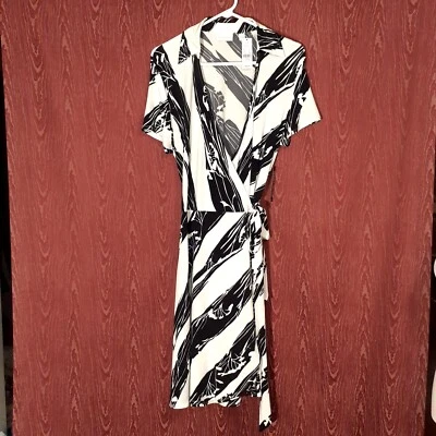 New York & Company Stretch Black/White Wrap Dress Tie Front Collared Size Small - Image 1 of 4