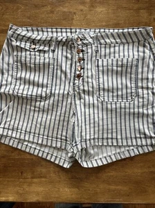 Judy Blue 3xl Pin Stripe White Shorts - Picture 1 of 5