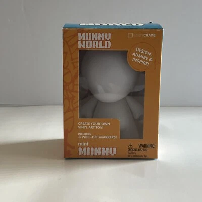 Caja de botín Munny World Crea tu propio personaje de juguete de vinilo nuevo en caja más 3 bolígrafos Foto 1 de 4