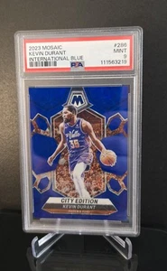 #'ed/25 PSA 9 🔥 KEVIN DURANT SSP 2023-24 Panini Mosaic International Blue Prizm - Foto 1 di 2