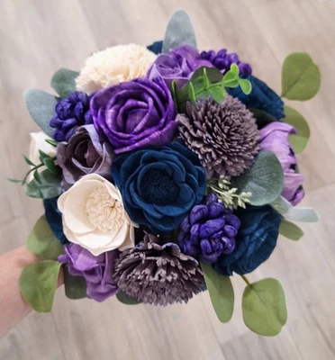 Ramo de novia de madera Sola púrpura y azul marino lavanda flor decoración de dama de honor Foto 1 de 2
