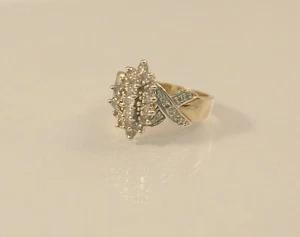 Anillo racimo de cócteles de diamantes de oro amarillo y blanco liso de 10 K 0,75 tcw. Talla 6,5 - Imagen 1 de 5