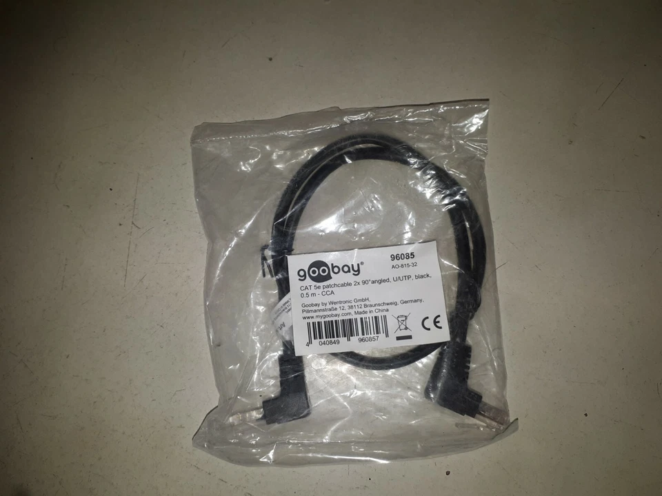 Cavo di rete Patch Angolato 90° CCA Cat. 5e Nero UTP 0,5 m - Immagine 1 di 1