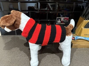 Schwarz & Rot Hundepullover - Größe XS (12-13" Brustumfang) - Hand Made With Love 🐾 🐾❤️ - Bild 1 von 6