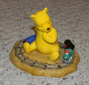 Collezione Winnie the Pooh - TOOT TOOT GO THE WHISTLE di Royal Doulton - Foto 1 di 2