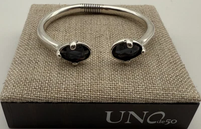 NUEVO Brazalete Uno de 50 SER DESLUMBRANTE Cristales Negros Plateado Puño Mediano Foto 1 de 4