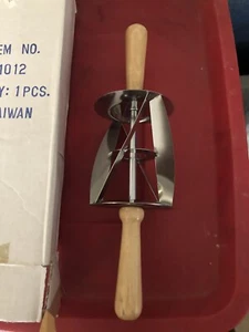 Croissant Cutter Kitchenware Rolling pin NIB - Picture 1 of 4