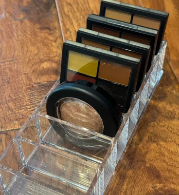 Mac Fix Conceal & Correct Palette 4pcs + Global Glow Mineralize Skin Finish  - Image 1 of 4