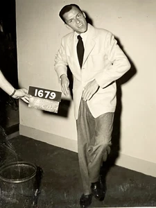 FRANK SINATRA VINTAGE ORIGINAL AÑOS 50 FOTO DISFRAZ PRUEBA TIRO - Imagen 1 de 3