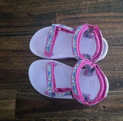 Sandalia deportiva TEVA para niñas talla 9 Foto 1 de 3